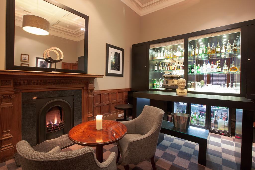 The Bonham Hotel Edinburgh Bagian luar foto The bar at the hotel