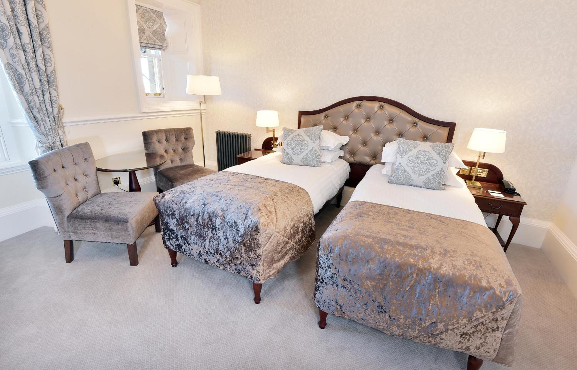 The Bonham Hotel Edinburgh Bagian luar foto A bedroom at the hotel