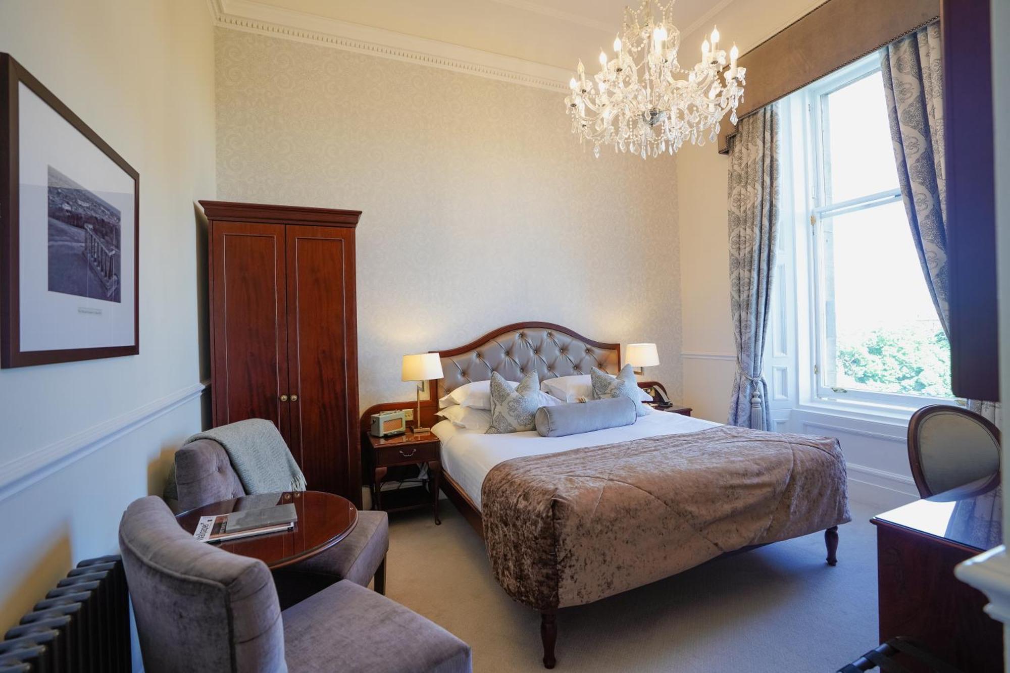 The Bonham Hotel Edinburgh Bagian luar foto A bedroom at the hotel