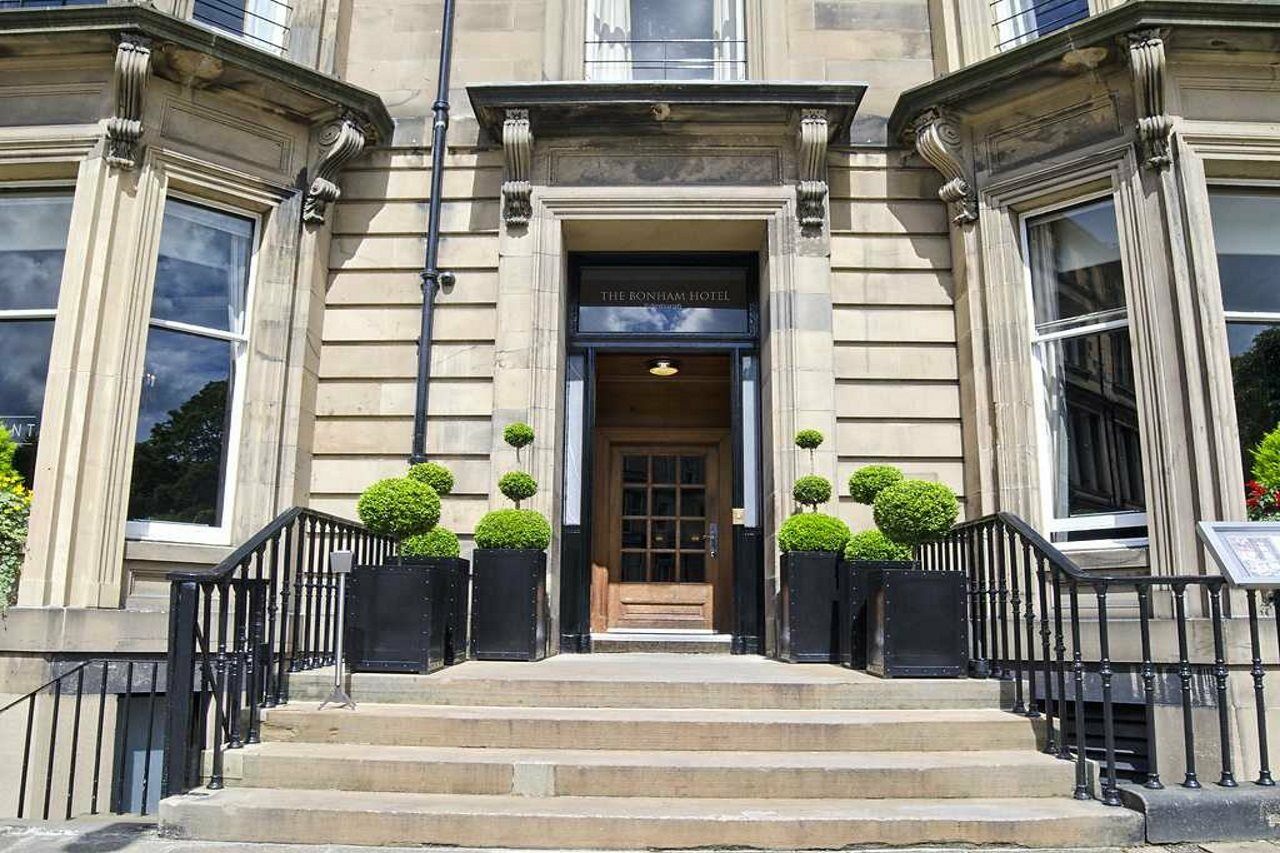 The Bonham Hotel Edinburgh Bagian luar foto The entrance to the Edinburgh Academy